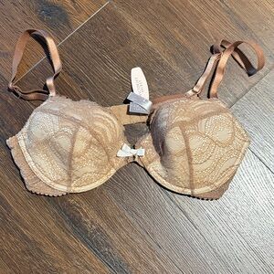 NWT Victoria's Secret Lace Underwire Bra in Cream and Brown 36C